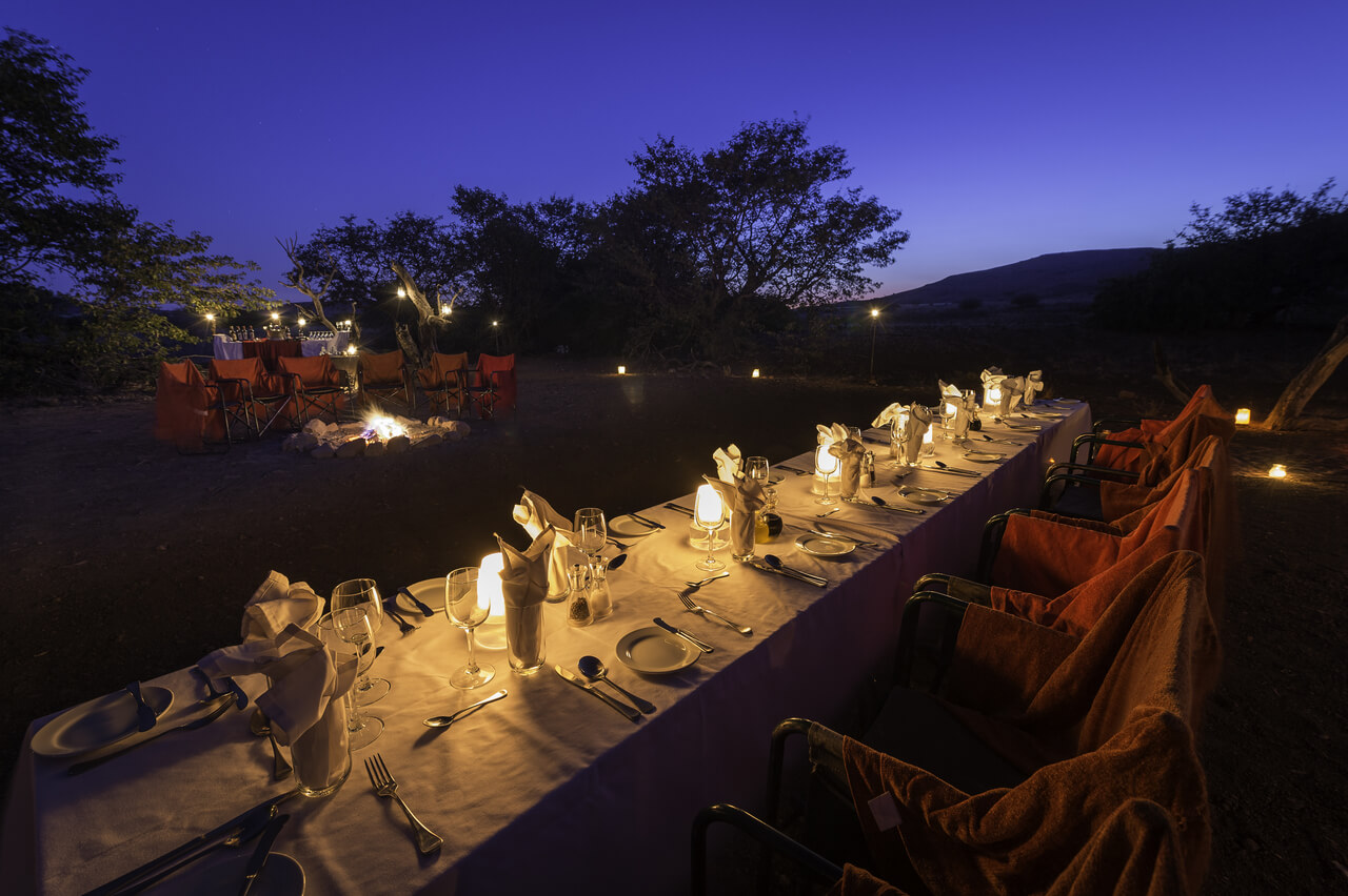 Namibia-Desert-Rhino-Camp-Abendessen